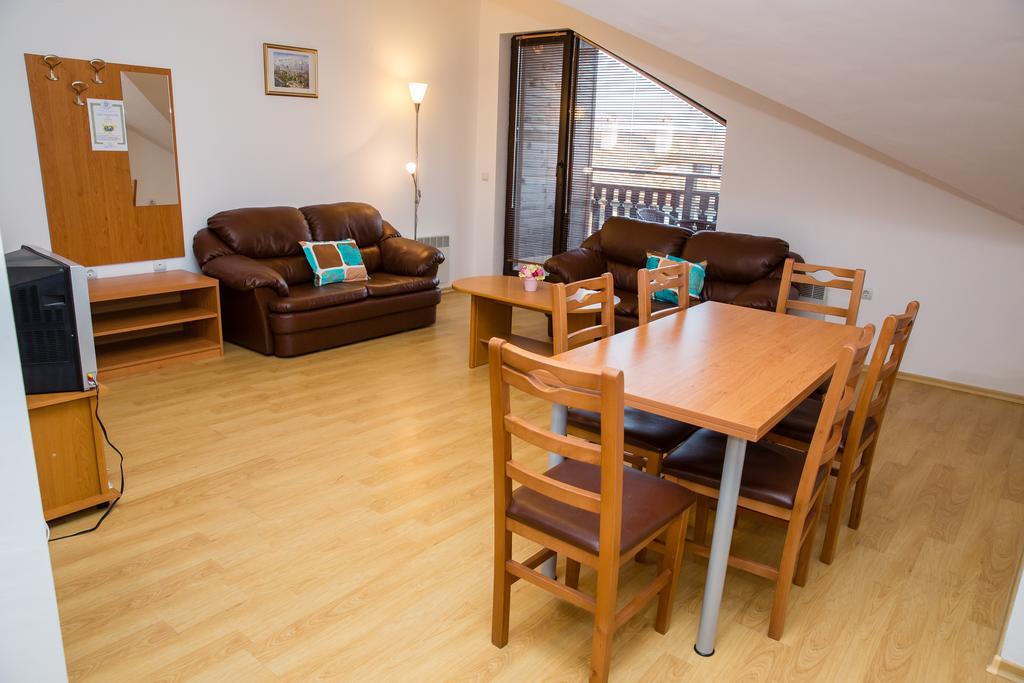 Three Mountains Penthouse Apartment 647 Razlog Luaran gambar