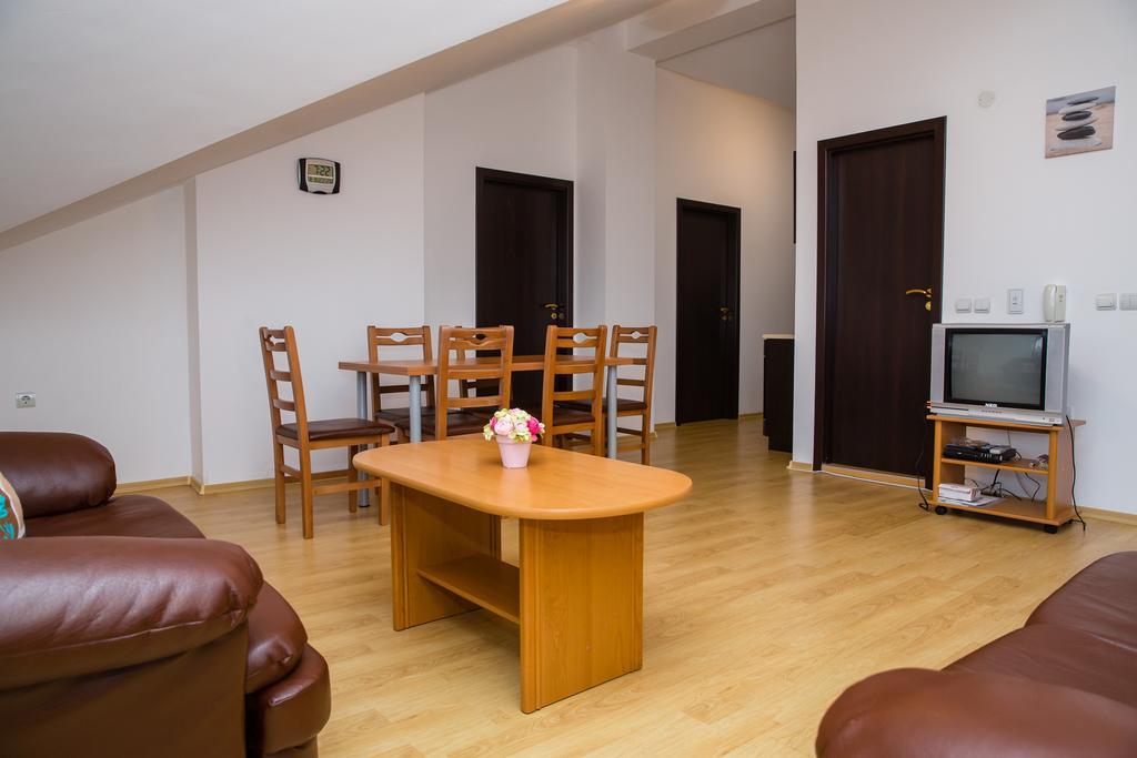 Three Mountains Penthouse Apartment 647 Razlog Luaran gambar